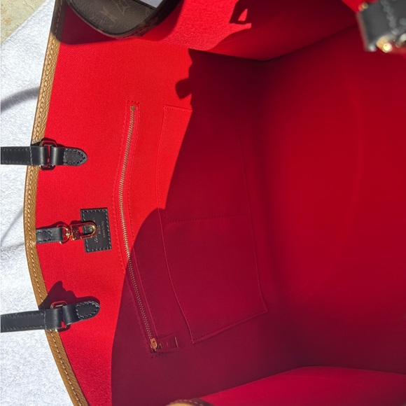 Louis Vuitton On The Go GM - Picture 17 of 17